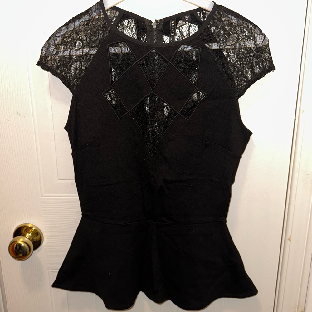 GUESS BLACK LACE PEPLUM TOP